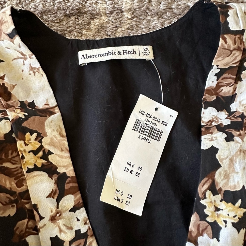 NWT Abercrombie & Fitch Deep V Neck Crop Blouse Brown Floral - Picture 2 of 9